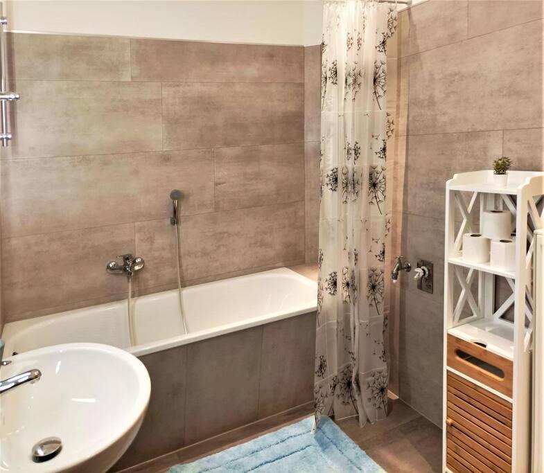 Modernes Apartment Mit Balkon Magdeburg Exterior photo